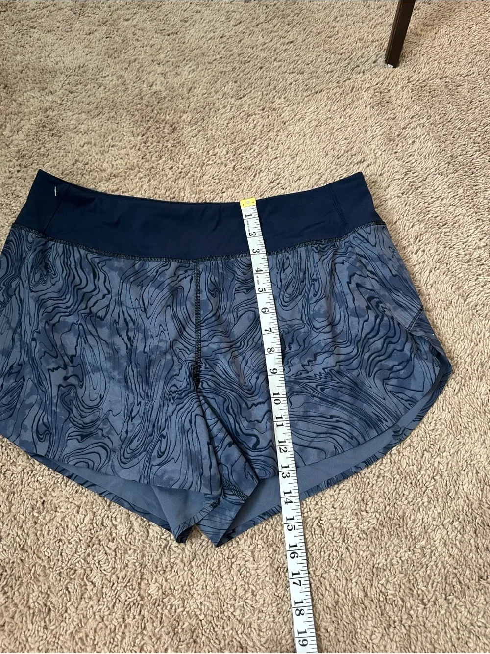 Athleta Run With It Lined Blue Violet Printed Marble Shorts 3.5” Inseam Size L